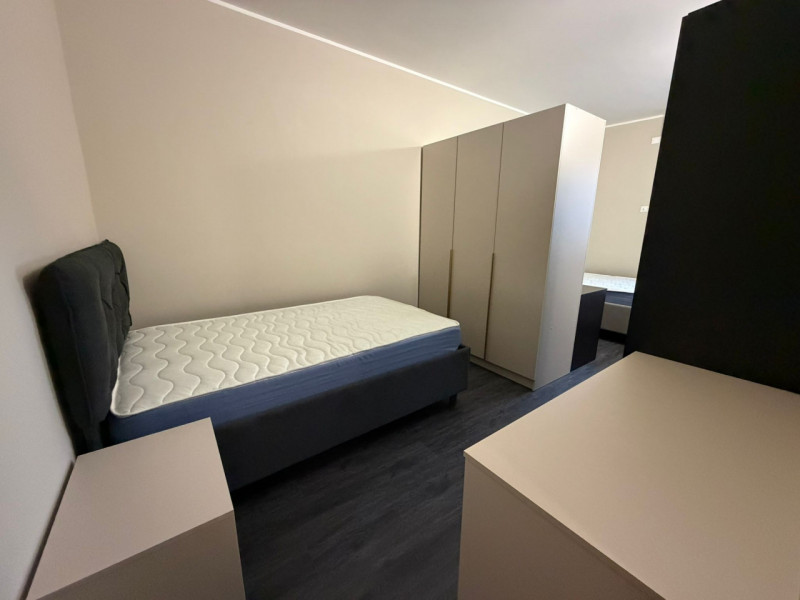 STAZIONE AFFITTASI AMPIO APPARTAMENTO RISTRUTTURATO A NUOVO 5 CAMERE 3 BAGNI 8 POSTI LETTO ,TERRA...