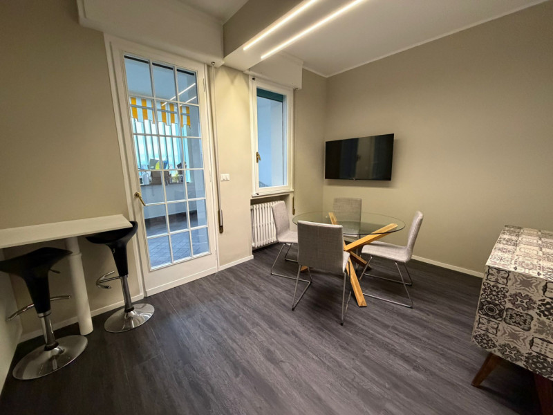 STAZIONE AFFITTASI AMPIO APPARTAMENTO RISTRUTTURATO A NUOVO 5 CAMERE 3 BAGNI 8 POSTI LETTO ,TERRA...