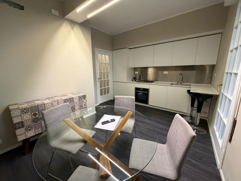 STAZIONE AFFITTASI AMPIO APPARTAMENTO RISTRUTTURATO A NUOVO 5 CAMERE 3 BAGNI 8 POSTI LETTO ,TERRA...