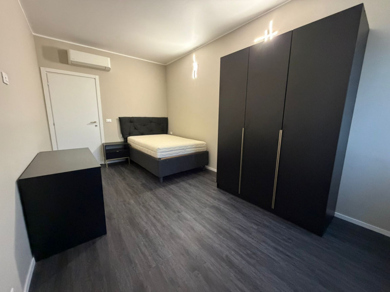 STAZIONE AFFITTASI AMPIO APPARTAMENTO RISTRUTTURATO A NUOVO 5 CAMERE 3 BAGNI 8 POSTI LETTO ,TERRA...