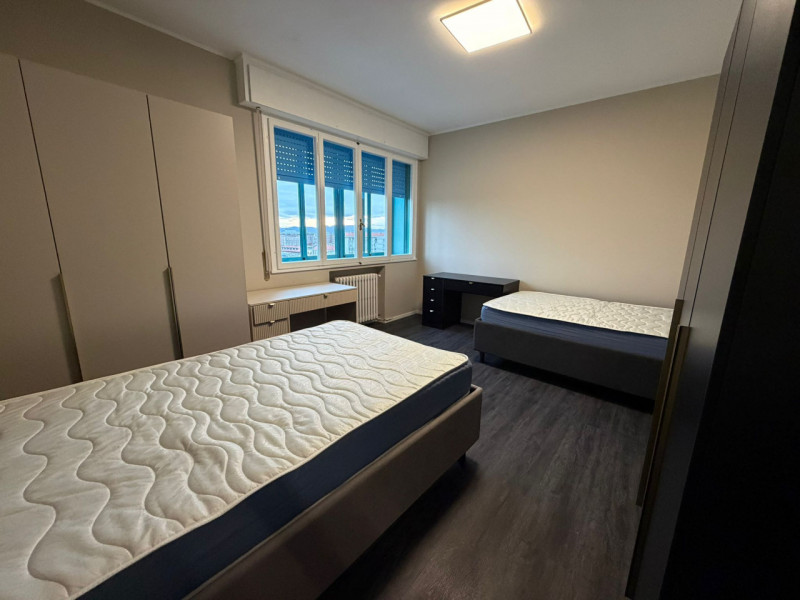 STAZIONE AFFITTASI AMPIO APPARTAMENTO RISTRUTTURATO A NUOVO 5 CAMERE 3 BAGNI 8 POSTI LETTO ,TERRA...