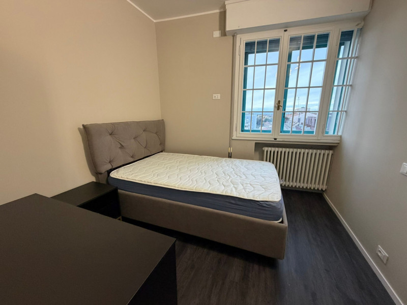 STAZIONE AFFITTASI AMPIO APPARTAMENTO RISTRUTTURATO A NUOVO 5 CAMERE 3 BAGNI 8 POSTI LETTO ,TERRA...