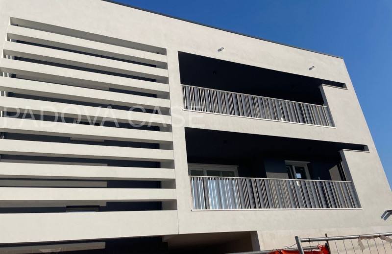 Eleganza contemporanea e tecnologia avanzata nel cuore di Padova – Madonna Pellegrina

In uno dei...