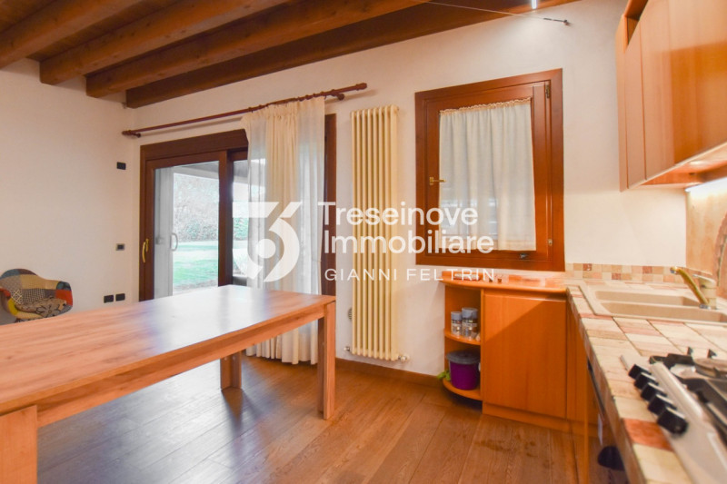 (Per INFO Feltrin ing. Gianni 3288349492) Proponiamo in vendita bifamiliare con ampi spazi a Carm...