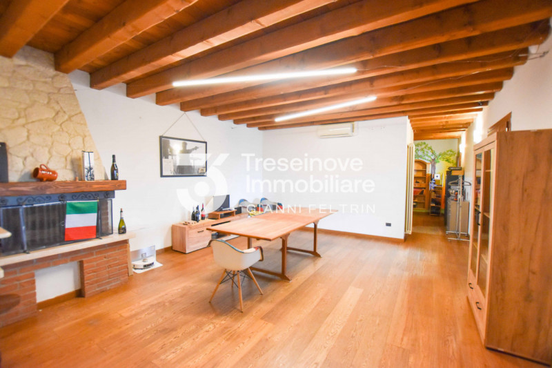 (Per INFO Feltrin ing. Gianni 3288349492) Proponiamo in vendita bifamiliare con ampi spazi a Carm...