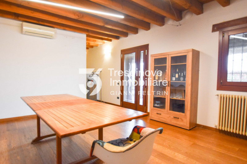 (Per INFO Feltrin ing. Gianni 3288349492) Proponiamo in vendita bifamiliare con ampi spazi a Carm...