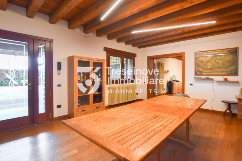 (Per INFO Feltrin ing. Gianni 3288349492) Proponiamo in vendita bifamiliare con ampi spazi a Carm...