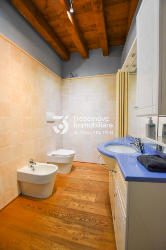 (Per INFO Feltrin ing. Gianni 3288349492) Proponiamo in vendita bifamiliare con ampi spazi a Carm...