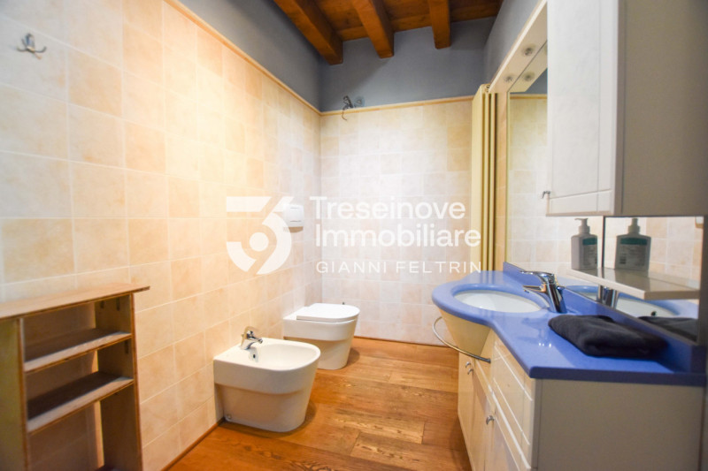 (Per INFO Feltrin ing. Gianni 3288349492) Proponiamo in vendita bifamiliare con ampi spazi a Carm...