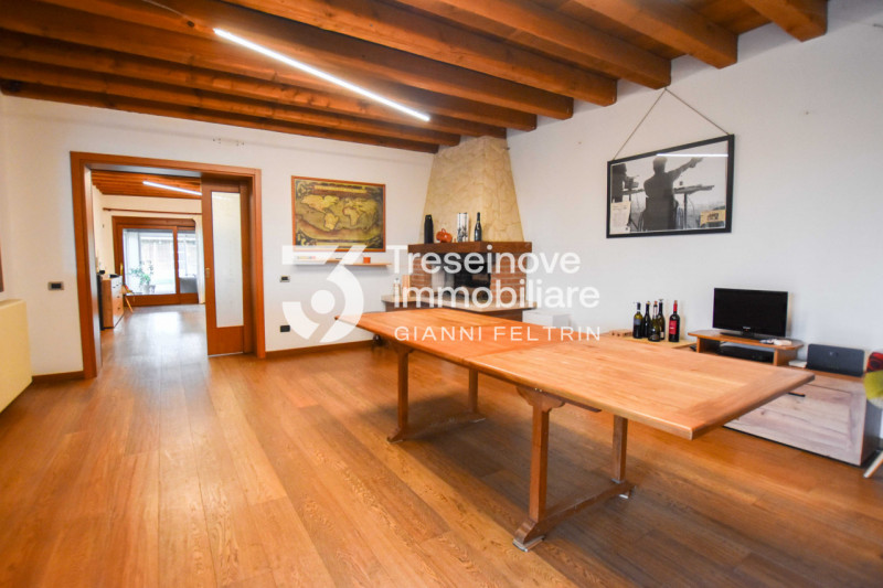 (Per INFO Feltrin ing. Gianni 3288349492) Proponiamo in vendita bifamiliare con ampi spazi a Carm...