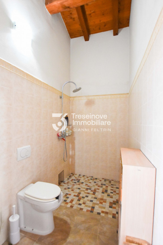 (Per INFO Feltrin ing. Gianni 3288349492) Proponiamo in vendita bifamiliare con ampi spazi a Carm...