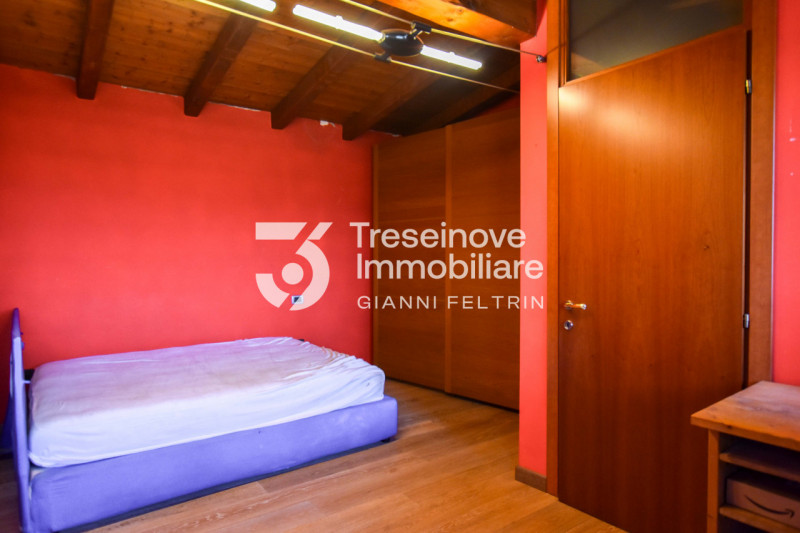 (Per INFO Feltrin ing. Gianni 3288349492) Proponiamo in vendita bifamiliare con ampi spazi a Carm...