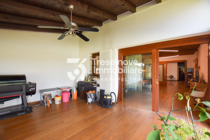 (Per INFO Feltrin ing. Gianni 3288349492) Proponiamo in vendita bifamiliare con ampi spazi a Carm...