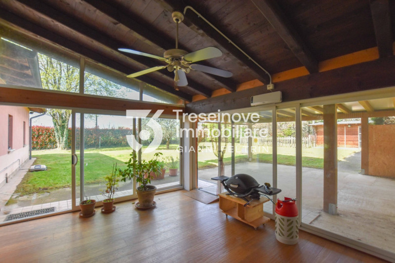 (Per INFO Feltrin ing. Gianni 3288349492) Proponiamo in vendita bifamiliare con ampi spazi a Carm...