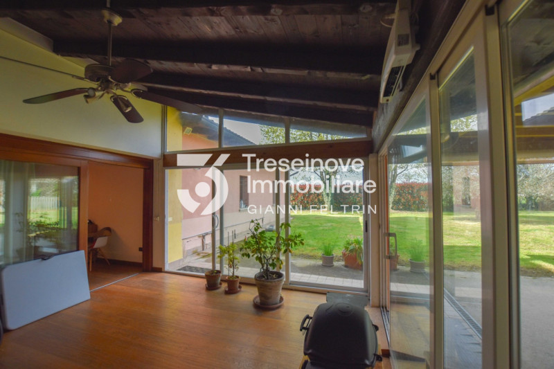 (Per INFO Feltrin ing. Gianni 3288349492) Proponiamo in vendita bifamiliare con ampi spazi a Carm...