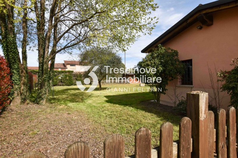 (Per INFO Feltrin ing. Gianni 3288349492) Proponiamo in vendita bifamiliare con ampi spazi a Carm...