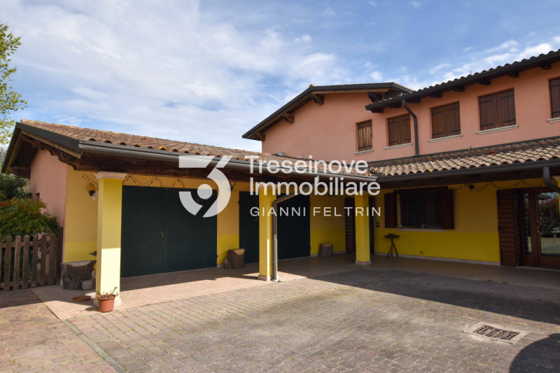 (Per INFO Feltrin ing. Gianni 3288349492) Proponiamo in vendita bifamiliare con ampi spazi a Carm...