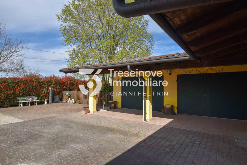 (Per INFO Feltrin ing. Gianni 3288349492) Proponiamo in vendita bifamiliare con ampi spazi a Carm...