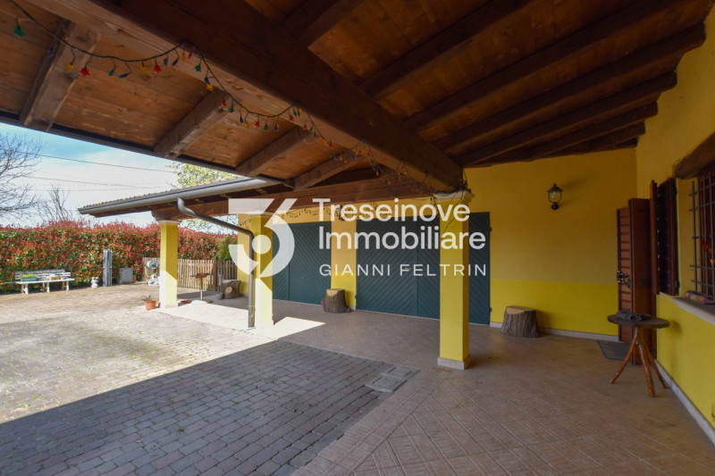 (Per INFO Feltrin ing. Gianni 3288349492) Proponiamo in vendita bifamiliare con ampi spazi a Carm...