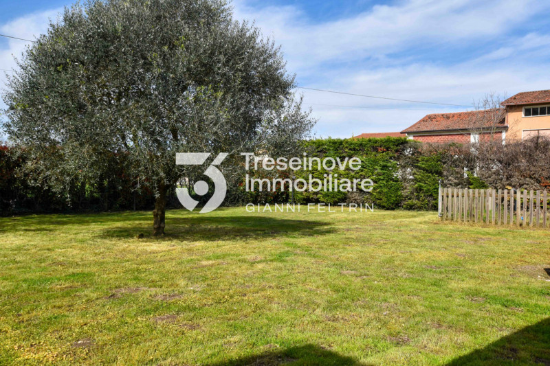 (Per INFO Feltrin ing. Gianni 3288349492) Proponiamo in vendita bifamiliare con ampi spazi a Carm...