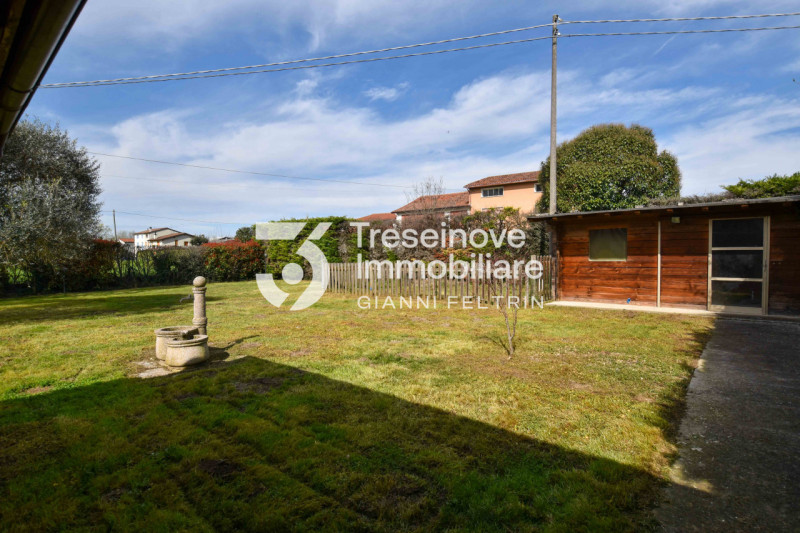 (Per INFO Feltrin ing. Gianni 3288349492) Proponiamo in vendita bifamiliare con ampi spazi a Carm...