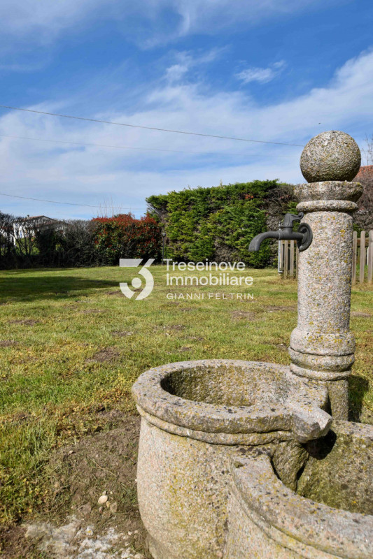 (Per INFO Feltrin ing. Gianni 3288349492) Proponiamo in vendita bifamiliare con ampi spazi a Carm...