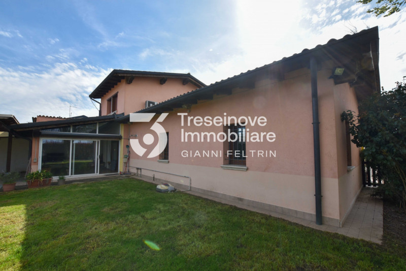 (Per INFO Feltrin ing. Gianni 3288349492) Proponiamo in vendita bifamiliare con ampi spazi a Carm...