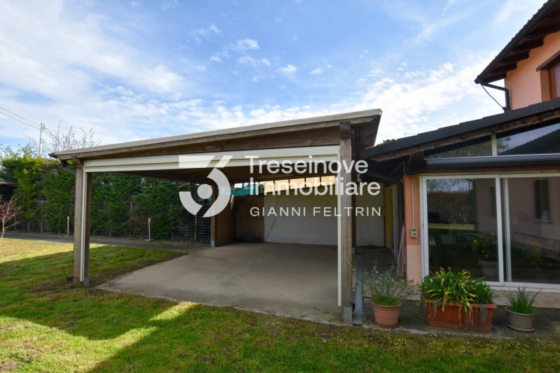 (Per INFO Feltrin ing. Gianni 3288349492) Proponiamo in vendita bifamiliare con ampi spazi a Carm...