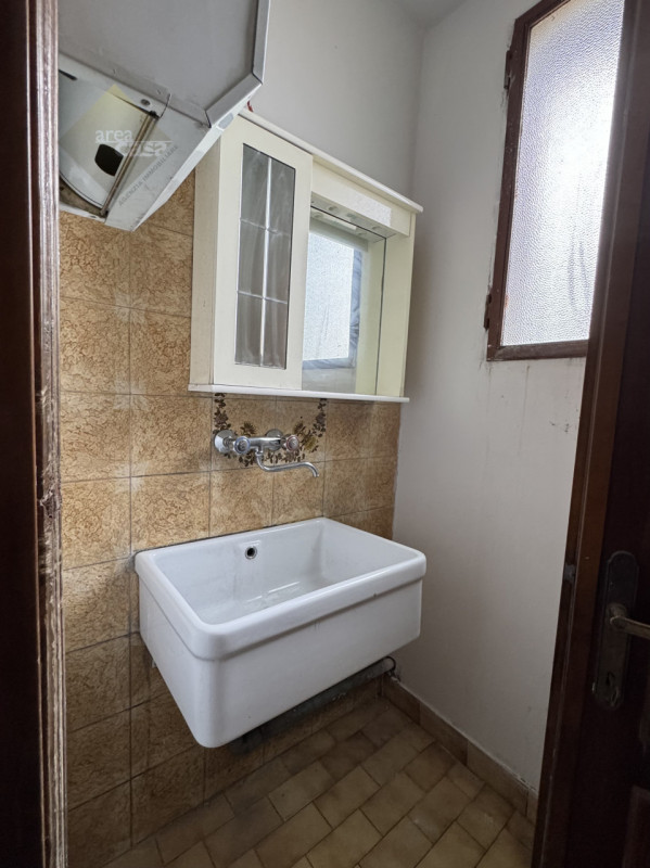 A ridosso della zona industriale e artigianale proponiamo porzione di magazzino Artigianale con s...