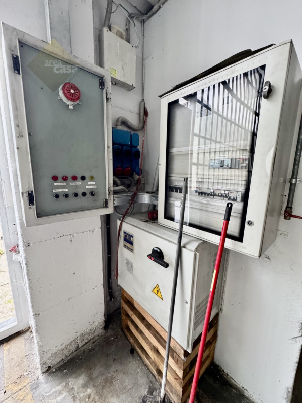 A ridosso della zona industriale e artigianale proponiamo porzione di magazzino Artigianale con s...