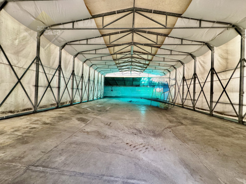 A ridosso della zona industriale e artigianale proponiamo porzione di magazzino Artigianale con s...