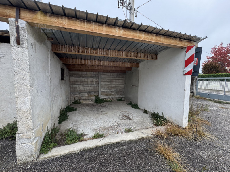 A ridosso della zona industriale e artigianale proponiamo porzione di magazzino Artigianale con s...