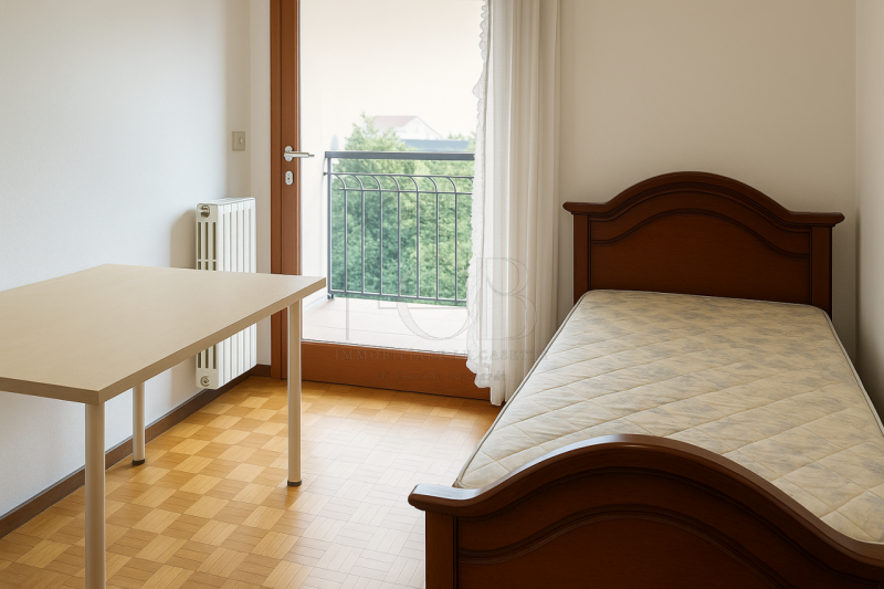 Al primo piano, spazioso appartamento ideale per giovani lavoratori o studenti, composto da:

•so...