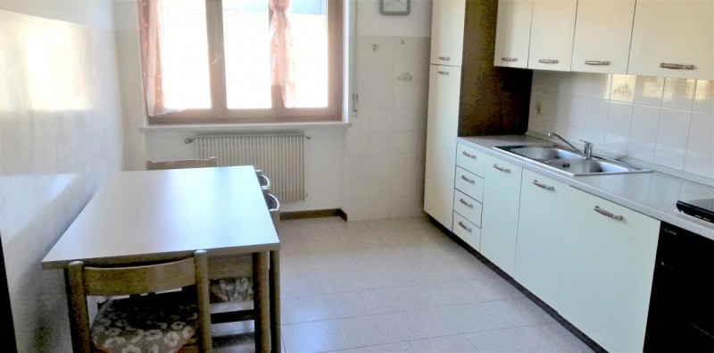 Proponiamo in vendita un affascinante appartamento quadrilocale situato nel cuore di Trissino, un...