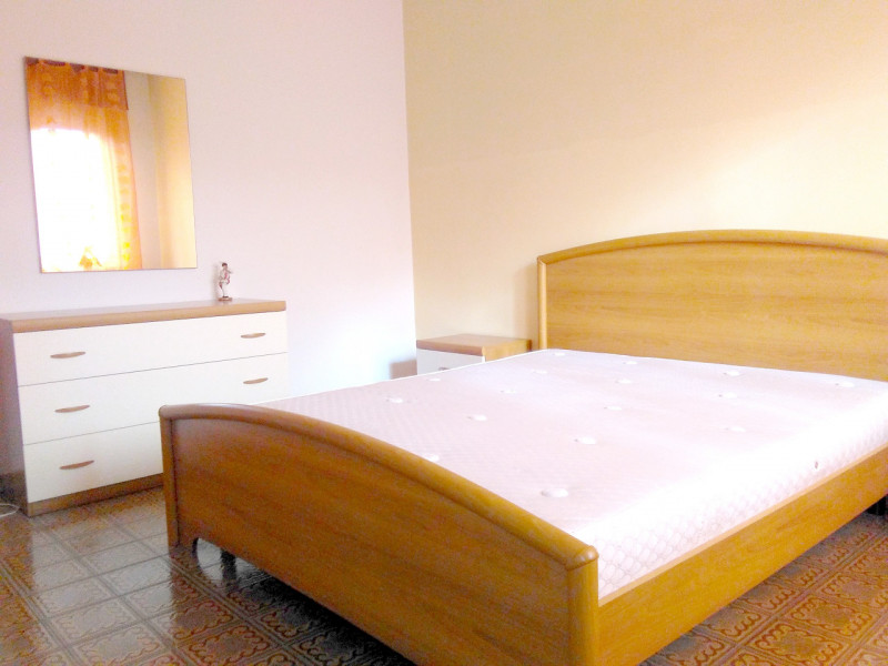 Proponiamo in vendita un affascinante appartamento quadrilocale situato nel cuore di Trissino, un...