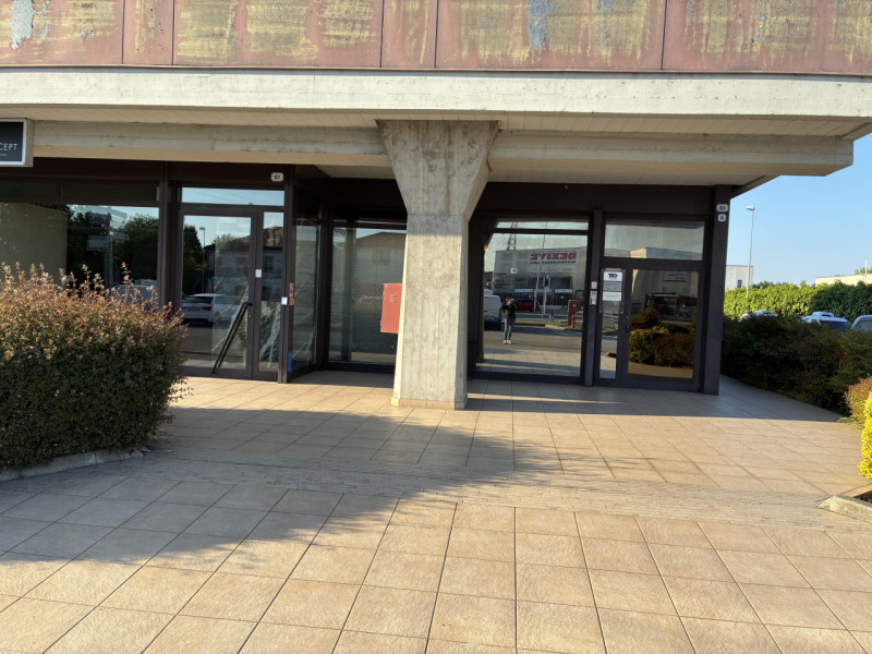 (Per INFO Monica 3482688677) Proponiamo in vendita un ottimo ufficio di circa 75 mq, situato nell...