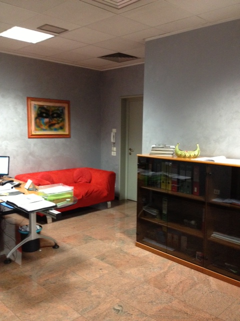 (Per INFO Monica 3482688677) Proponiamo in vendita ottimo ufficio di circa 75 mq, situato nella r...