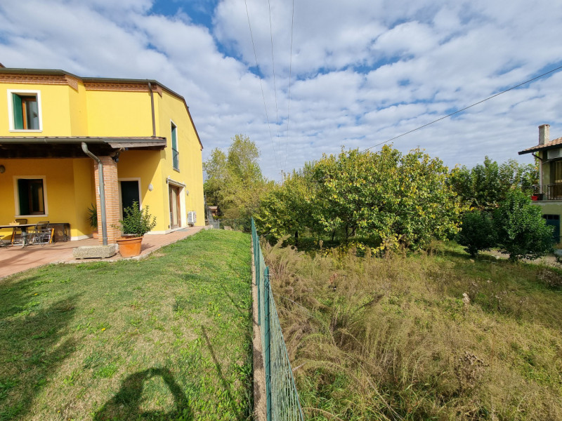 Vo' (PD), Via Vo' di Sotto, proponiamo in Vendita porzione di Bifamiliare di recente costruzione,...