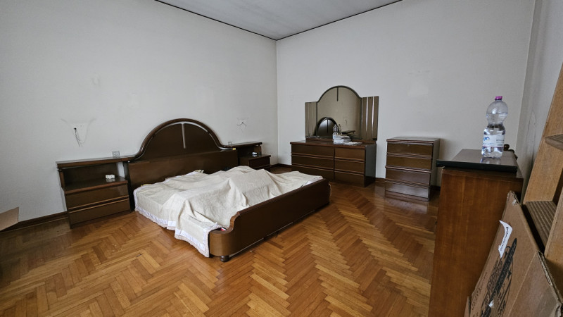 AMPIO IMMOBILE POLIFUNZIONALE CON MAGAZZINO E ABITAZIONE

Padova (Loc. Chiesanuova)
In prossimità...