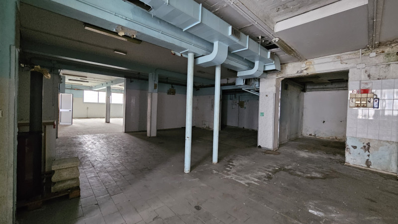 AMPIO IMMOBILE POLIFUNZIONALE CON MAGAZZINO E ABITAZIONE

Padova (Loc. Chiesanuova)
In prossimità...