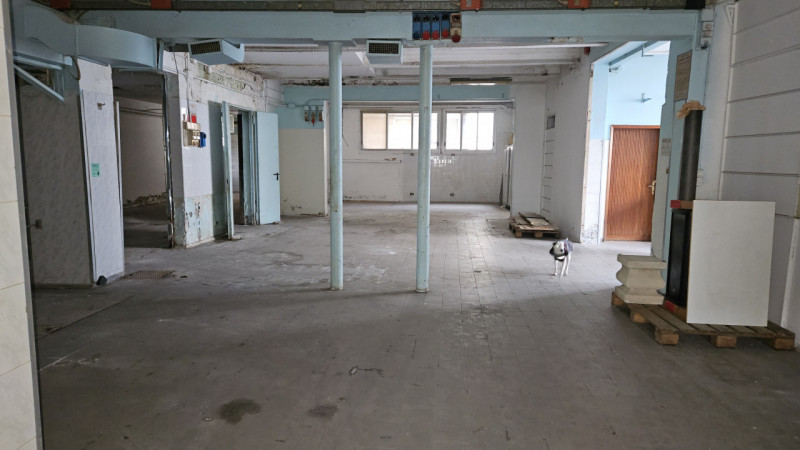 AMPIO IMMOBILE POLIFUNZIONALE CON MAGAZZINO E ABITAZIONE

Padova (Loc. Chiesanuova)
In prossimità...