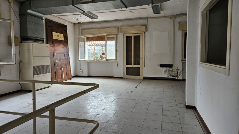 AMPIO IMMOBILE POLIFUNZIONALE CON MAGAZZINO E ABITAZIONE

Padova (Loc. Chiesanuova)
In prossimità...