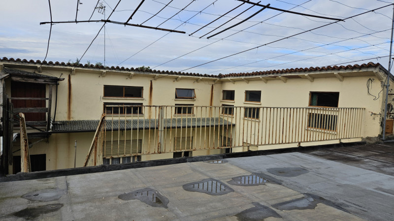 AMPIO IMMOBILE POLIFUNZIONALE CON MAGAZZINO E ABITAZIONE

Padova (Loc. Chiesanuova)
In prossimità...