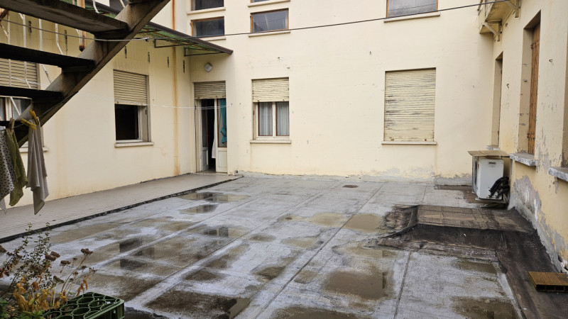 AMPIO IMMOBILE POLIFUNZIONALE CON MAGAZZINO E ABITAZIONE

Padova (Loc. Chiesanuova)
In prossimità...