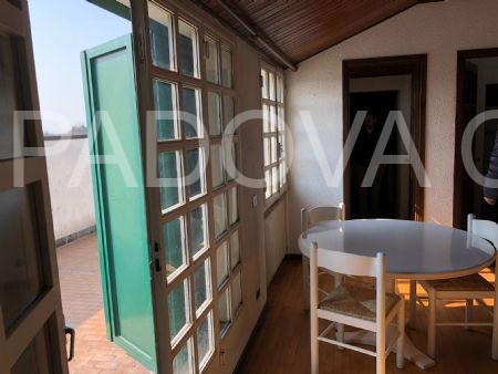 CON CONTRATTO DI AFFITTO IN CORSO 

Scopri questa meravigliosa mansarda open space situata nella ...