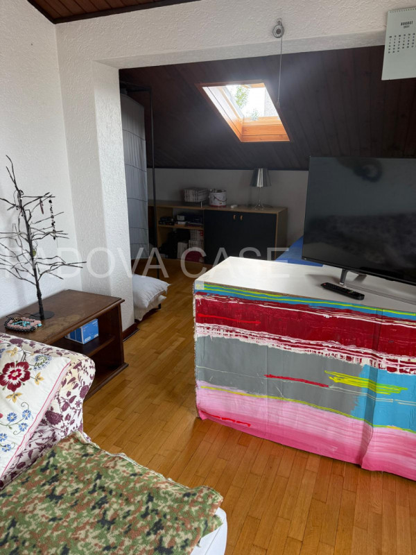 CON CONTRATTO DI AFFITTO IN CORSO 

Scopri questa meravigliosa mansarda open space situata nella ...