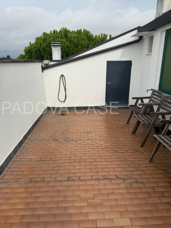 CON CONTRATTO DI AFFITTO IN CORSO 

Scopri questa meravigliosa mansarda open space situata nella ...