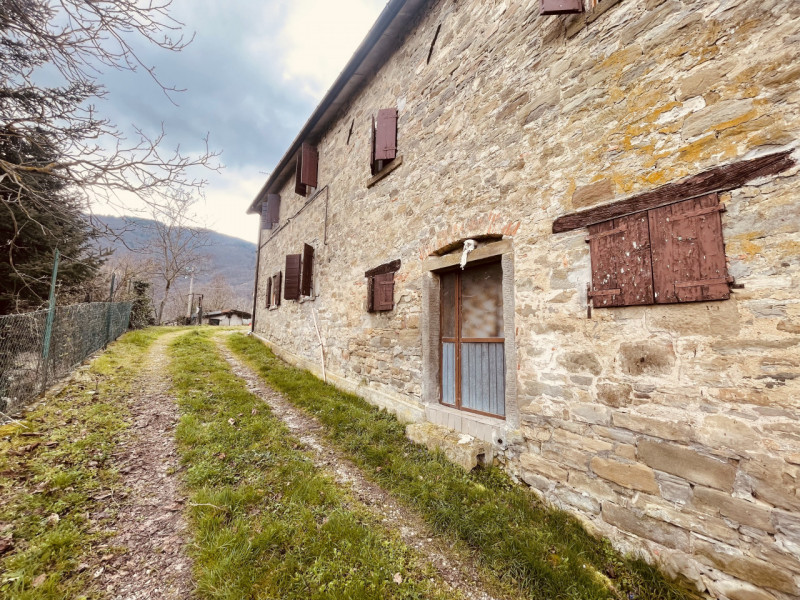 BAGNO DI ROMAGNA - SELVAPIANA rif. EV30: Proponiamo in vendita porzione di casale da riattare. Po...