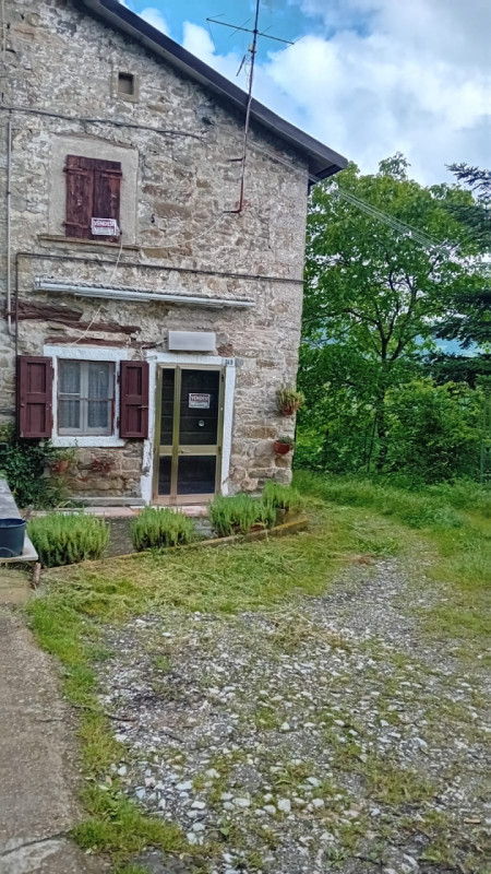 BAGNO DI ROMAGNA - SELVAPIANA rif. EV30: Proponiamo in vendita porzione di casale da riattare. Po...