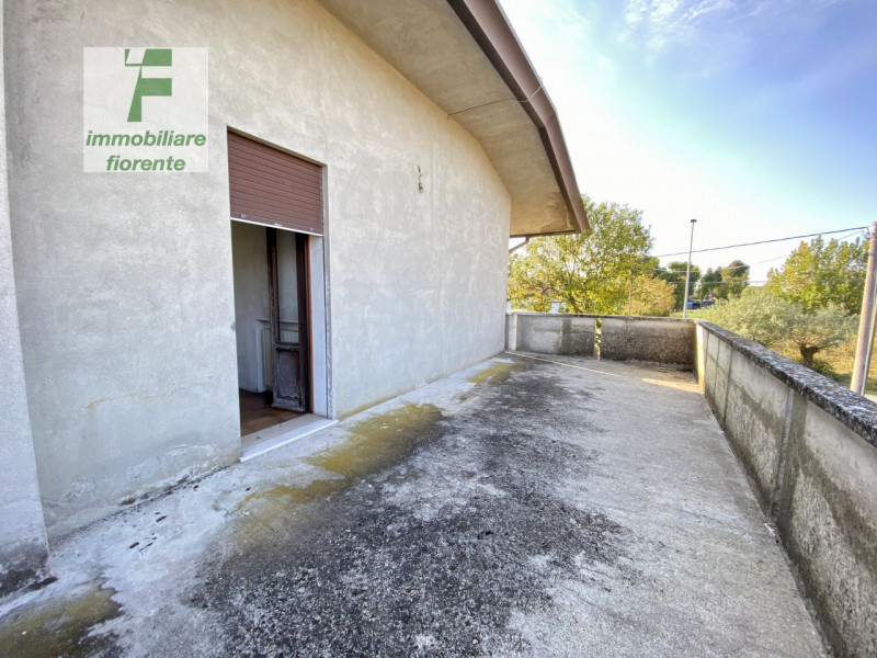 LIBERA SUBITO...SU UN LOTTO DI MQ 1.000...CASA SINGOLA SU 2 LIVELLI DI MQ 170 TOTALI...VOLENDO SI...